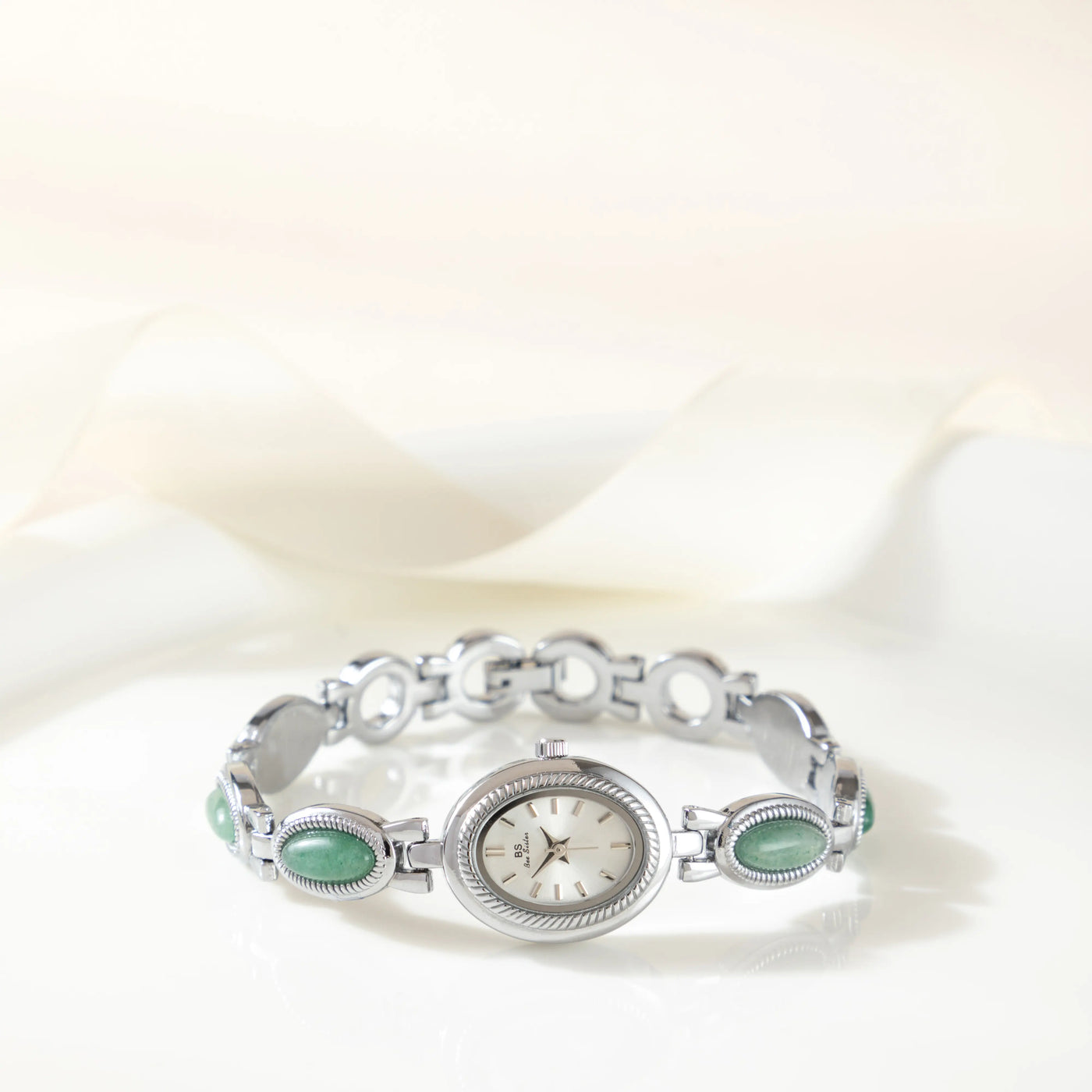 Runa™ | Montre Élégante au Design Contrasté