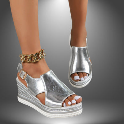 Sandales argentées faites à la main