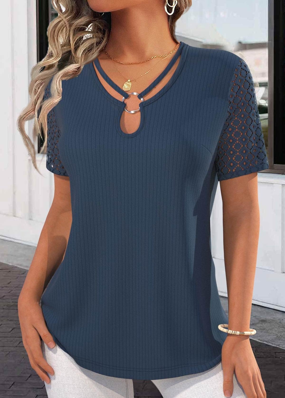 T-shirt en dentelle bleu marine