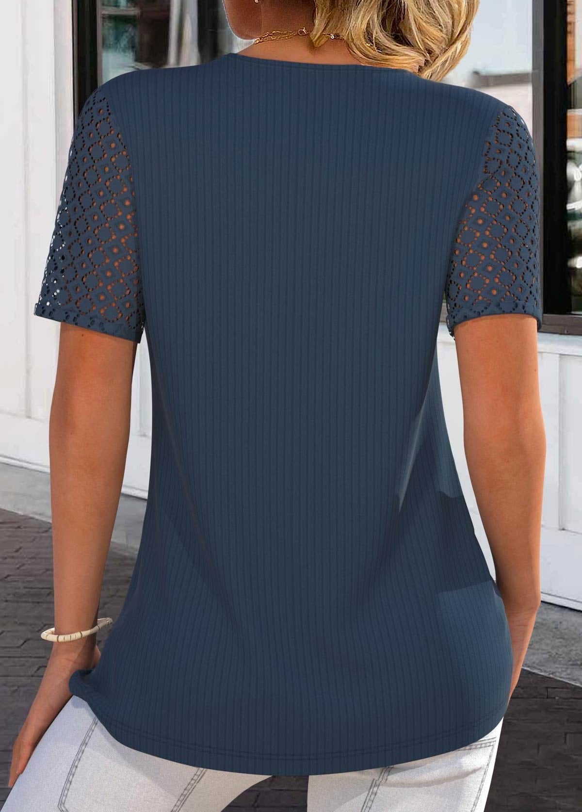 T-shirt en dentelle bleu marine