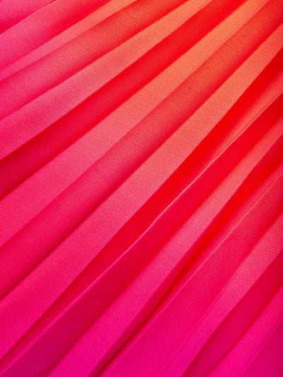 Robe mi-longue classique plissée sans manches