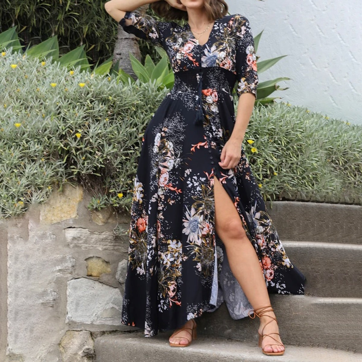 Robe longue noire à manches courtes