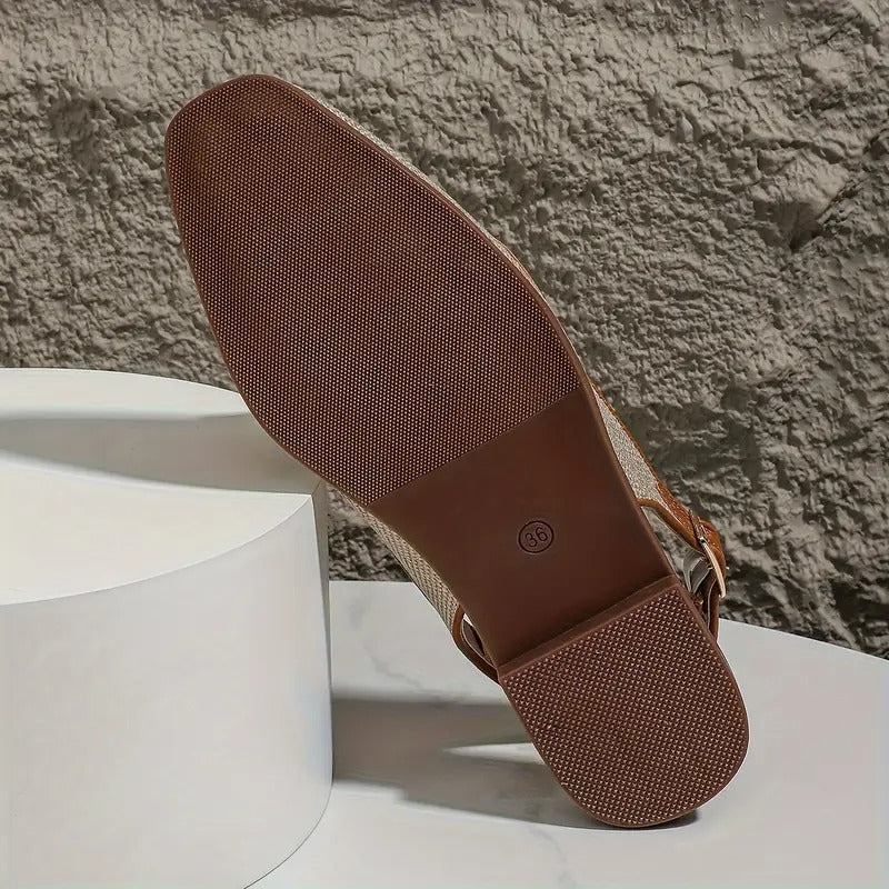 Sandales plates élégantes à boucle métallique