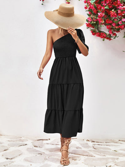 Sophie Paris® | Robe mi-longue à une épaule froncée avec silhouette fluide