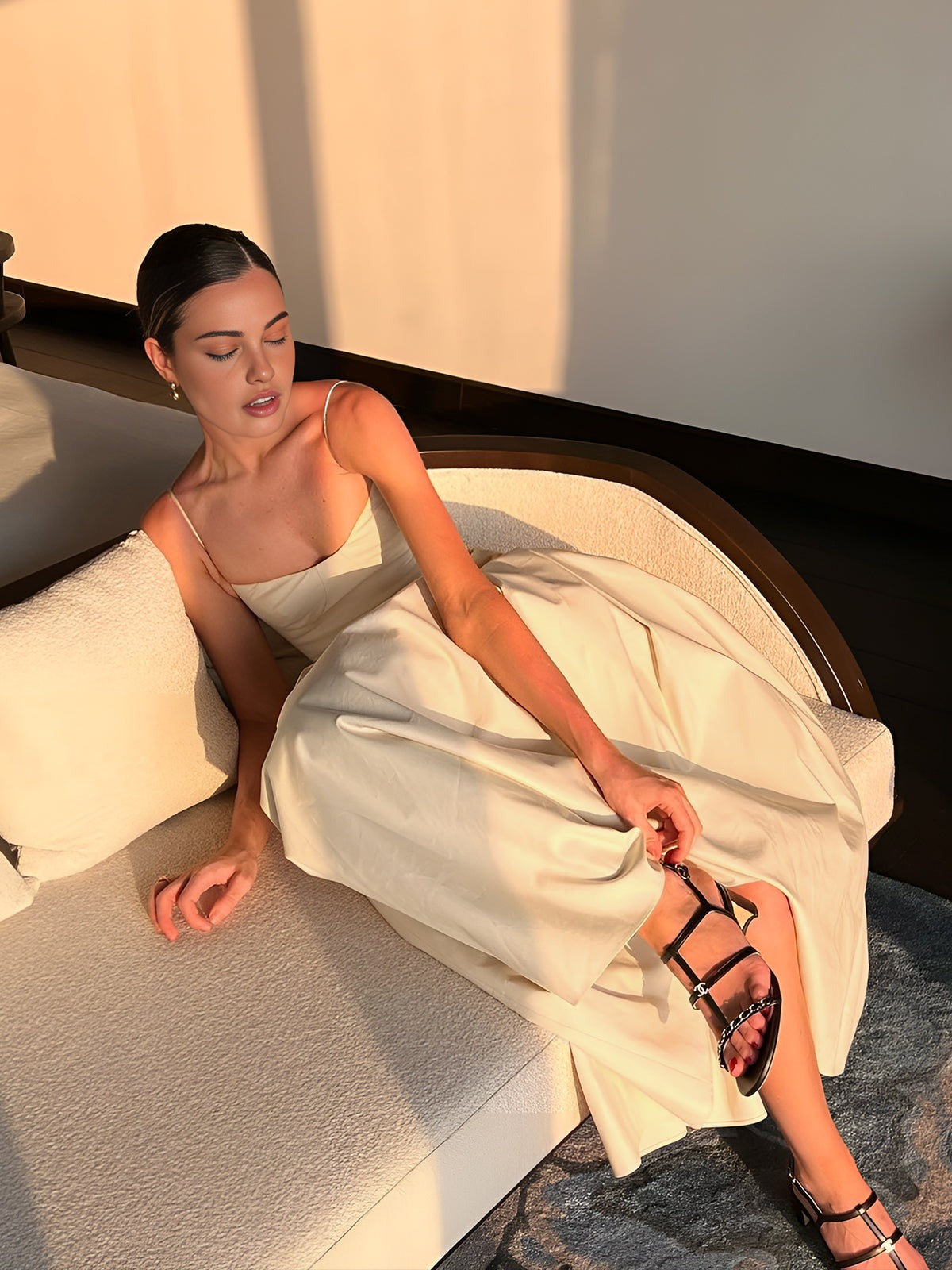 Robe longue plissée à bretelles