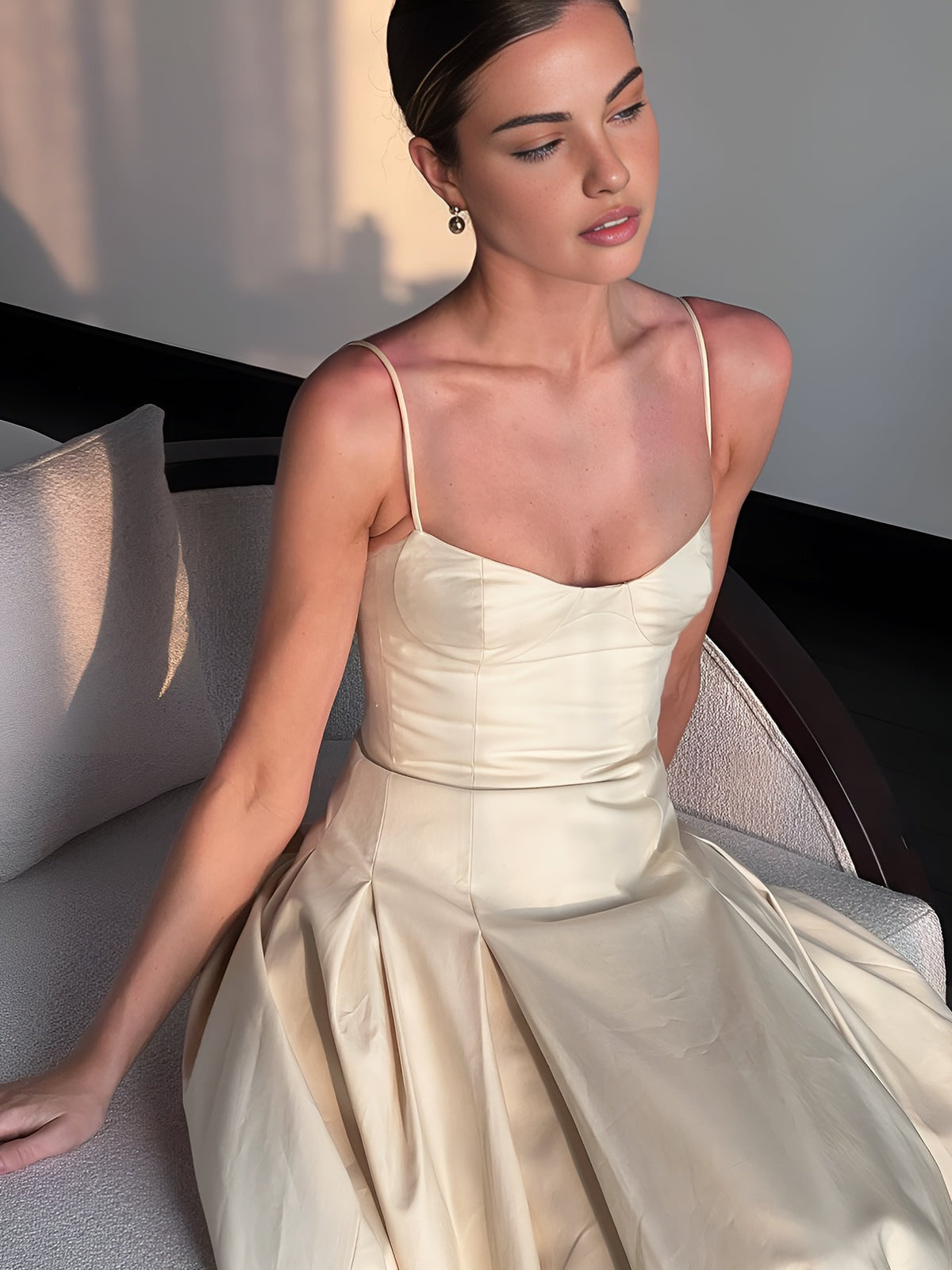 Robe longue plissée à bretelles