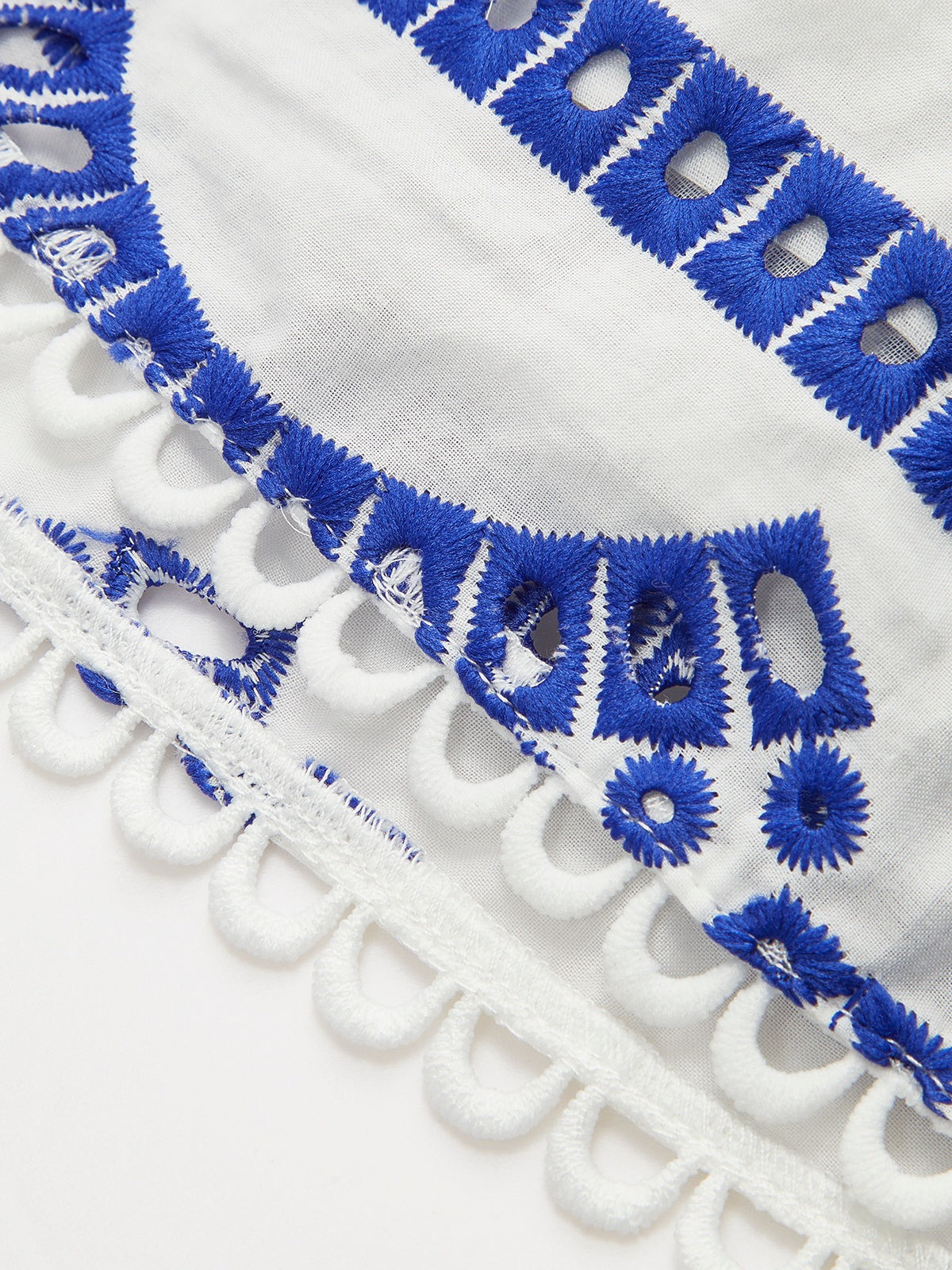 Robe sans manches brodée à volants