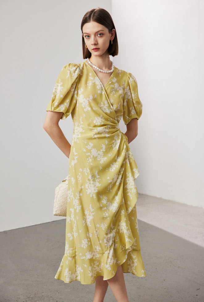 Robe portefeuille mi-longue en soie à fleurs