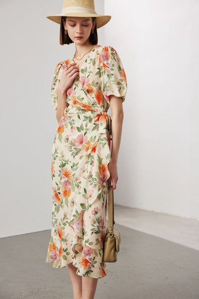 Robe portefeuille mi-longue en soie à fleurs