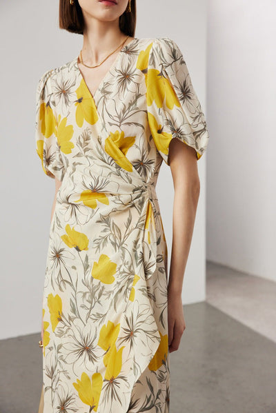 Robe portefeuille mi-longue en soie à fleurs