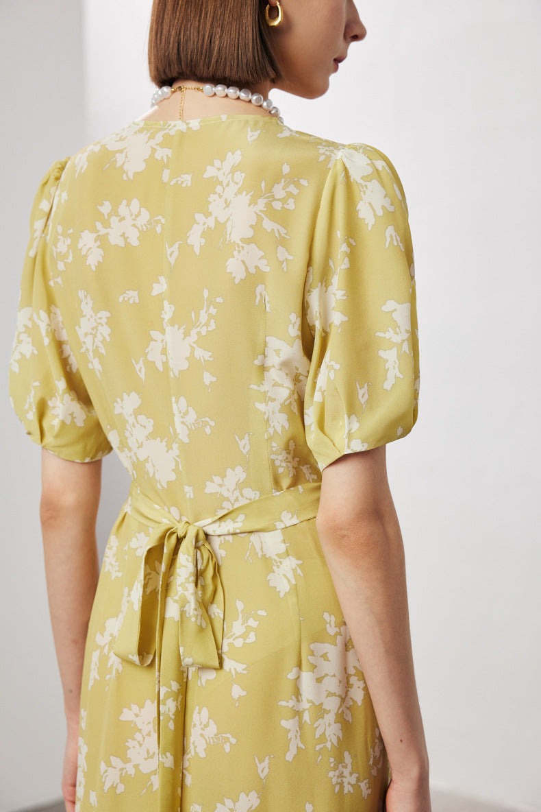 Robe portefeuille mi-longue en soie à fleurs