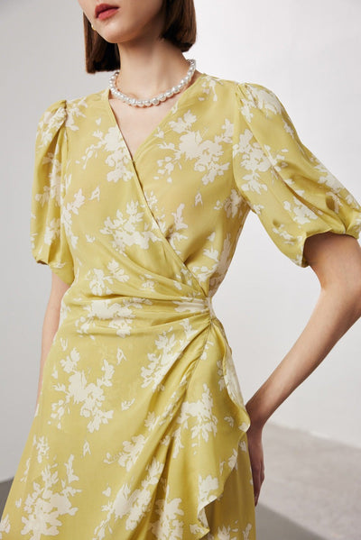 Robe portefeuille mi-longue en soie à fleurs