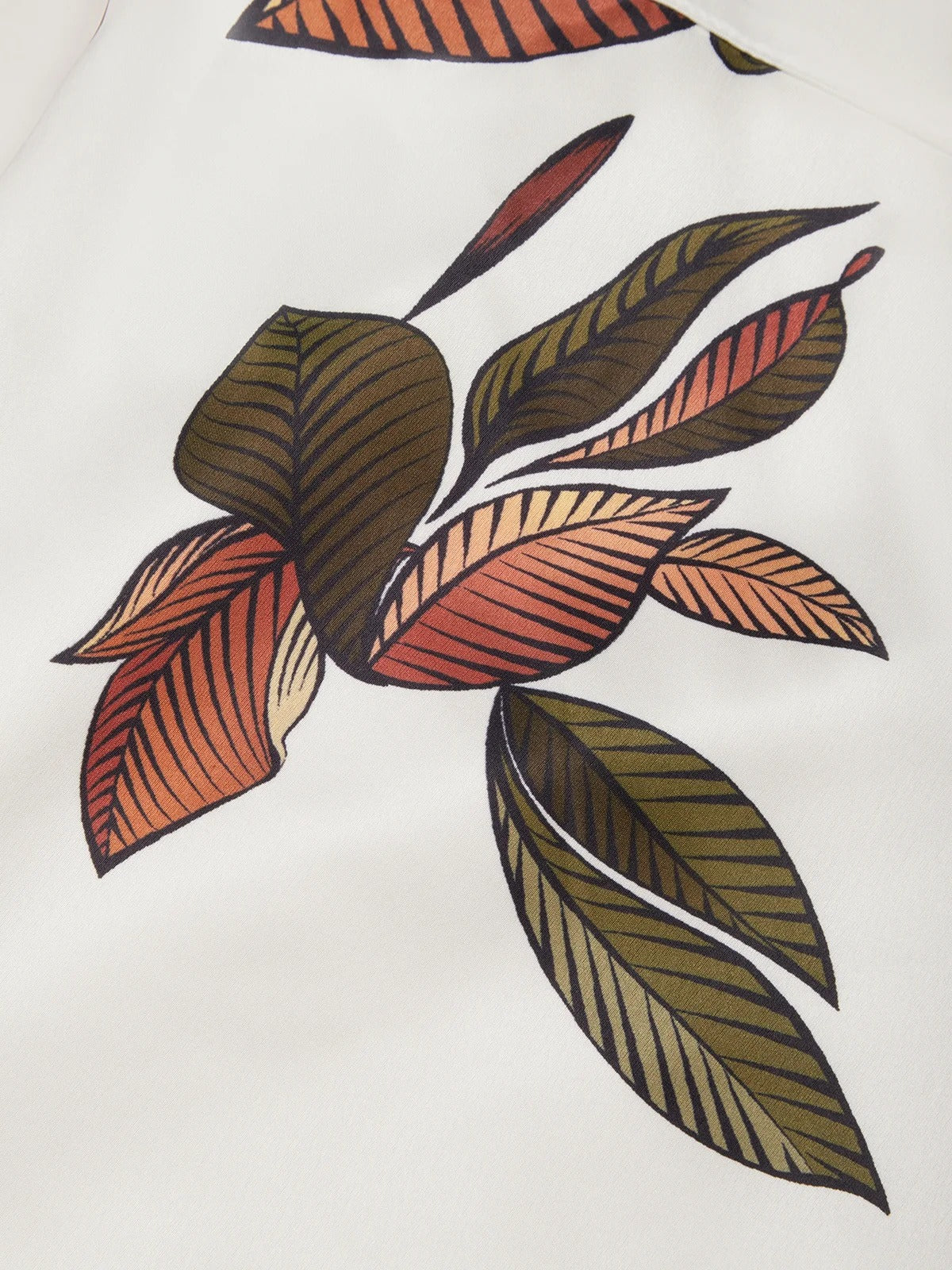 Robe mi-longue en satin à manches courtes