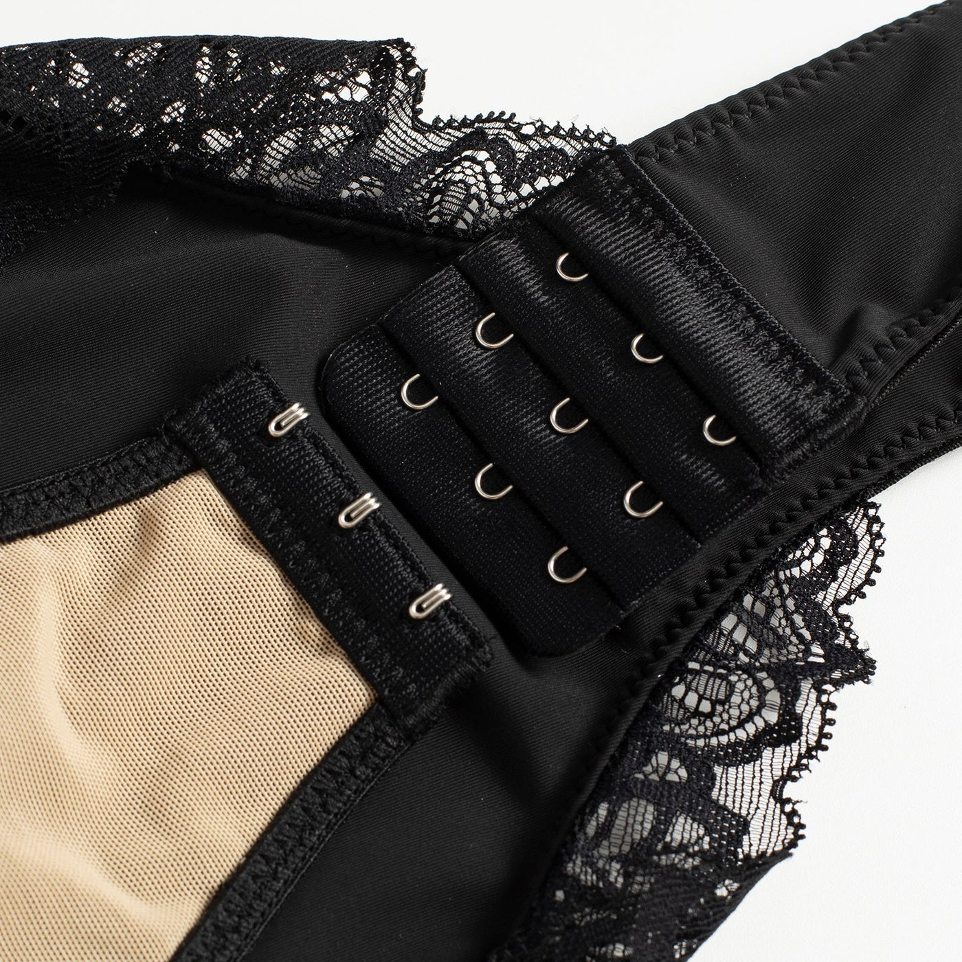 Sarah™ | Body gainant en dentelle, élégance assurée