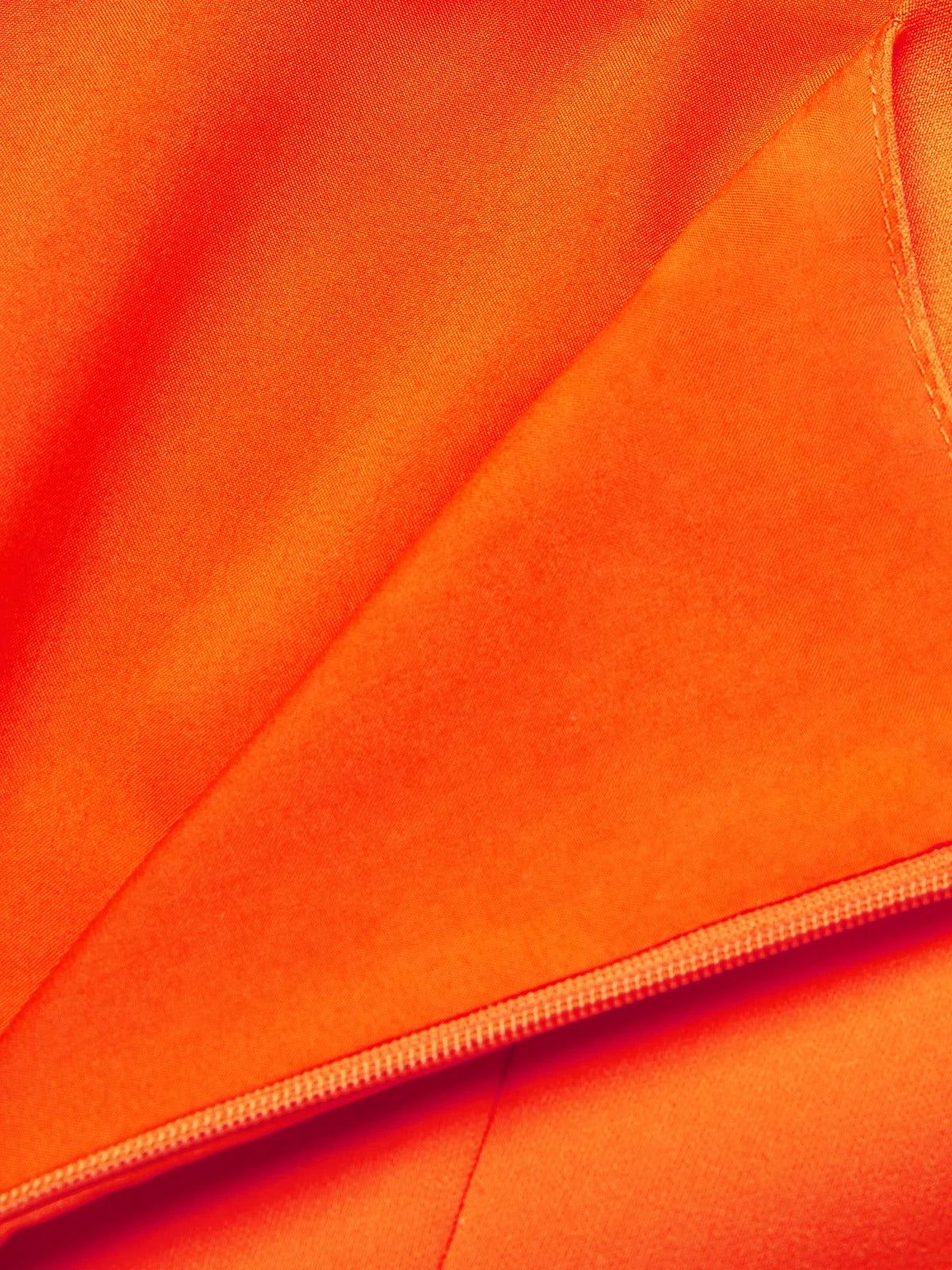 Robe mi-longue classique plissée sans manches